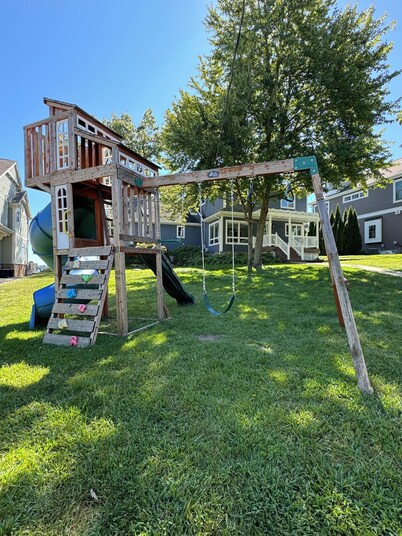Spacious 5-bedroom house on Culver’s beautiful Lake Maxinkuckee
