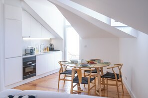 Appartement Standard, balcon, vue sur la ville | Salle à manger