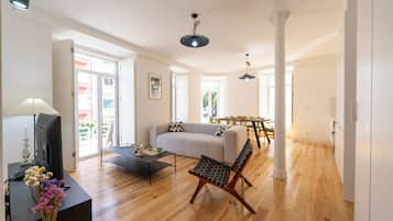 Departamento Confort | Área de sala de estar | Televisión LED de 40 pulgadas con canales por cable