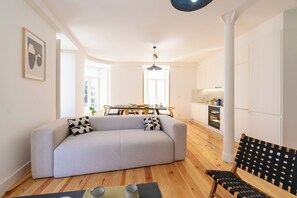 Appartement Confort | Aire de séjour | Téléviseur à DEL de 40 po avec télévision par câble