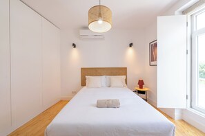 Apartamento conforto | 2 quartos, escrivaninha, espaço de trabalho para notebook