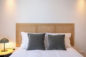 Desk, laptop workspace, iron/ironing board, free WiFi - Sunny Lisbon Apartments by SoulPlaces (Lisbon)