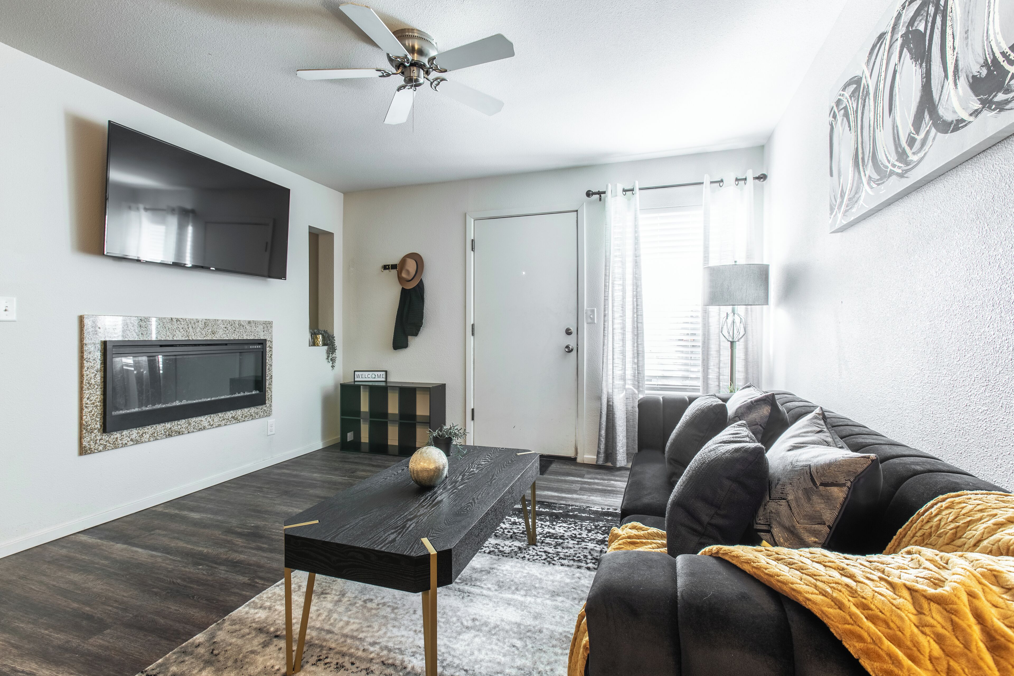 Mid-rise Luxury 1 Br 1 Bd Free Carport Parking Wifi And Dedicated Workspace - Overland Park, KS