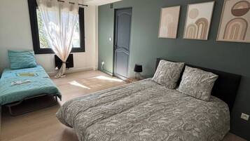 1 chambre, fer et planche à repasser, lit parapluie, Wi-Fi gratuit