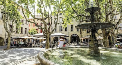 Appartement avec cour privĂ©e â Entre UzĂšs & NĂźmes