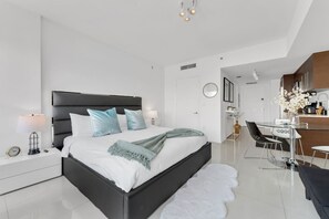 1 غرفة نوم ومكتب ومكواة/لوح كي وسرير سفر