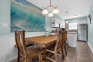 Apartment, Mehrere Betten (Villas on the Gulf unit D2) | Speisen