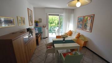 Apartment, 2 Schlafzimmer, Balkon, Gartenblick | Innenbereich