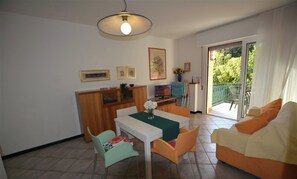 Apartamento, 2 habitaciones, balcón, vistas al jardín | Interior