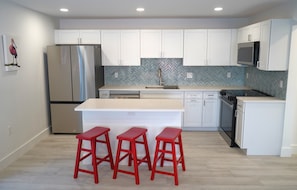 Kühlschrank, Mikrowelle, Ofen, Herdplatte