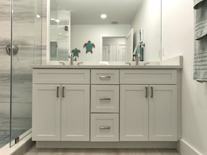 Hair dryer, towels, soap, toilet paper - Completely New Inside/Out! Pool, Dock, Cabana Club Key Colony Beach (Marathon)