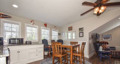 New! KJR Studio in Auburn, apartment that sleeps 4 close to Tiger Transit!