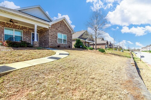 New! KJR Studio in Auburn, apartment that sleeps 4 close to Tiger Transit!