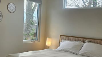 2 bedrooms, desk, iron/ironing board, free WiFi