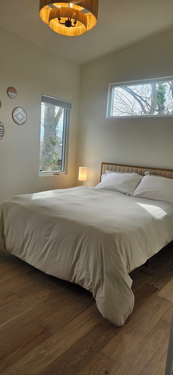 2 bedrooms, desk, iron/ironing board, free WiFi