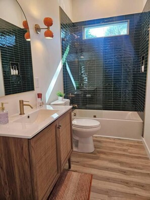 Bruser, hårtørrer, håndklæder