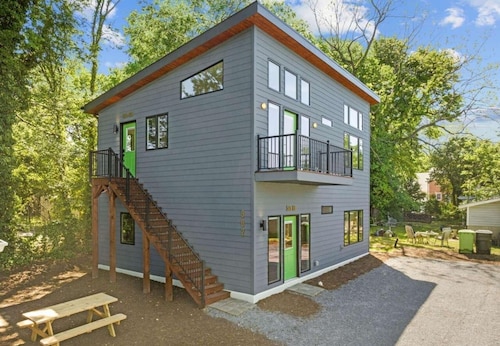 Modern apartment within mins from Downtown Raleigh