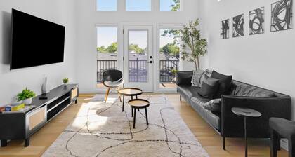 Modern suite | Mins from DT Raleigh | Workspace
