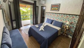 經典三人房, 泳池景觀 | 免費無線上網