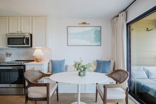 Dining - Direct Oceanfront ~ KING Suite - Steps to Beach (Hilton Head Island)
