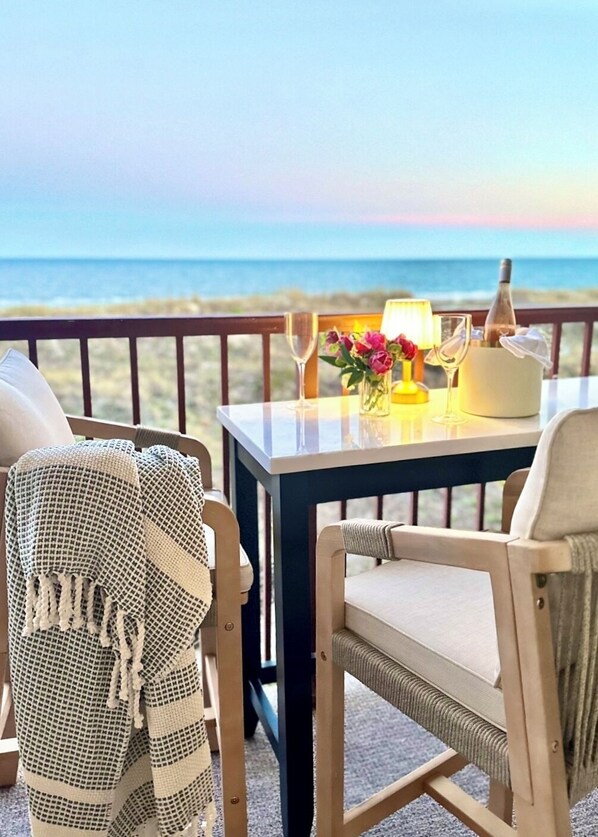 Outdoor dining - DIRECT OCEANFRONT ~ KING BED-Luxe Balcony + 2 Pools + Bar! (Hilton Head Island)