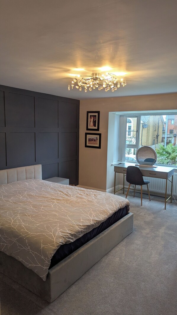 3 bedrooms, desk, free WiFi, bed sheets