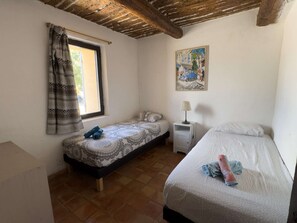 2 bedrooms, WiFi, bed sheets