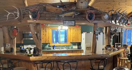 Charming lodge in fabulous Millersburg with WiFi, AC