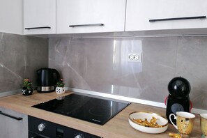 Fridge, microwave, oven, stovetop