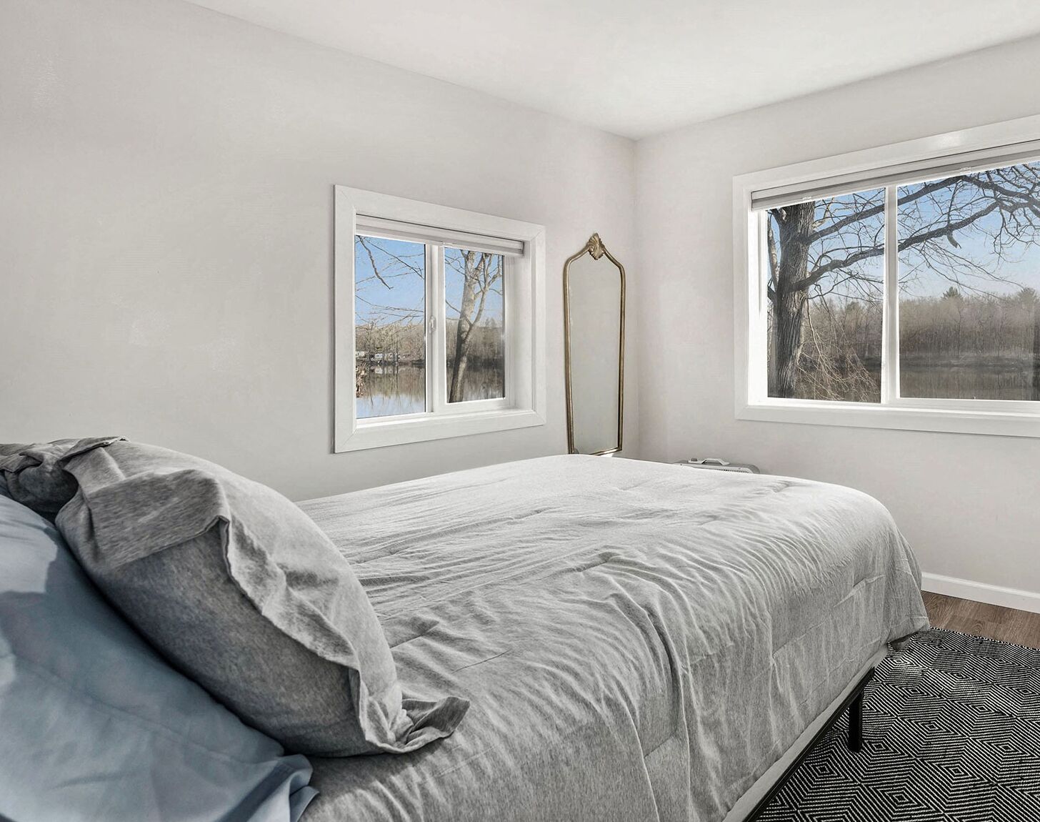 1 habitación, tabla de planchar con plancha, wifi gratis y ropa de cama 