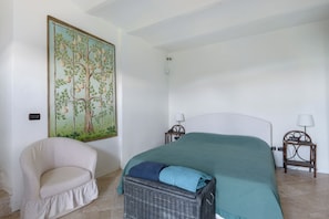 5 habitaciones, tabla de planchar con plancha, wifi y ropa de cama 