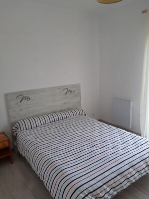 3 chambres, fer et planche à repasser, draps fournis