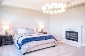 5 bedrooms, desk, travel crib, WiFi