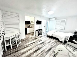 1 bedroom, WiFi - Sun, Sand & Us – cozy Studio with Ocean Views (Daytona Beach)