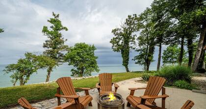 (3 Nt Min) Lakefront Stunner Steps To Beach!
