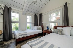 6 bedrooms, iron/ironing board, WiFi, bed sheets - (3 Nt Min) Lakefront Stunner Steps To Beach! (Stevensville)