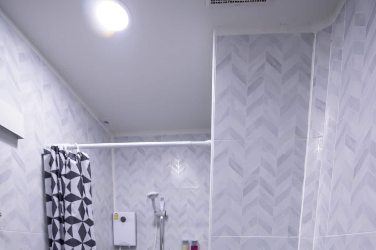 Shower, eco-friendly toiletries, shampoo