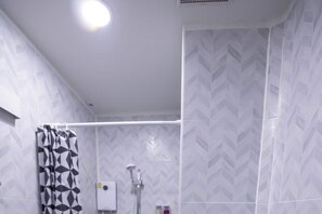 تجهيزات دش، مستلزمات للعناية الشخصية صديقة للبيئة، شامبو