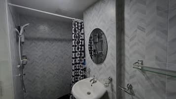 Shower, eco-friendly toiletries, shampoo