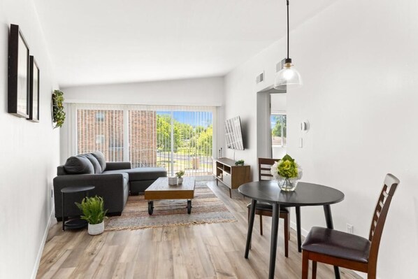 Living room - The Concord Place (Peoria)