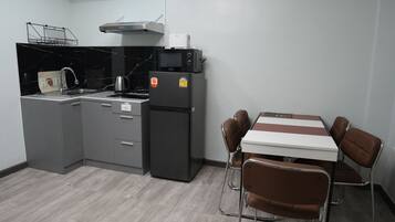 Fridge, microwave, stovetop, electric kettle