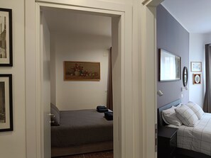 2 bedrooms, travel cot, WiFi, bed sheets