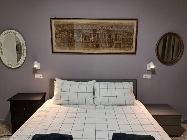 2 bedrooms, travel cot, WiFi, bed sheets