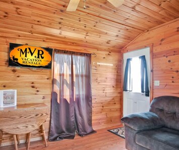Hilltop Hideaway 2 - call 570-948-1293