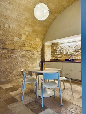 Dining - The Great Aunt's Warehouse - Typical House (Corato)