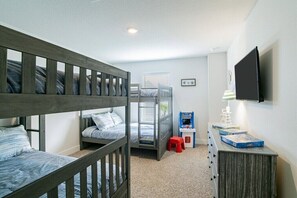 4 bedrooms, iron/ironing board, free WiFi, bed sheets