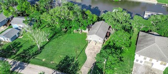 Unwind and Fish: Caney Creek Retreat with Prime Fishing Access