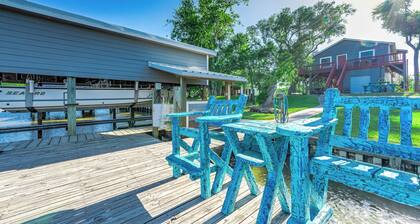 Unwind and Fish: Caney Creek Retreat with Prime Fishing Access