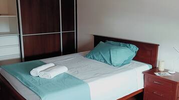 1 Schlafzimmer, Schreibtisch, Bügeleisen/Bügelbrett, WLAN