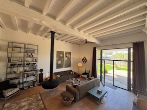 Smart TV, fireplace - La Tour Chapaize - Maison de charme de 300m2 avec piscine. (CHAPAIZE)